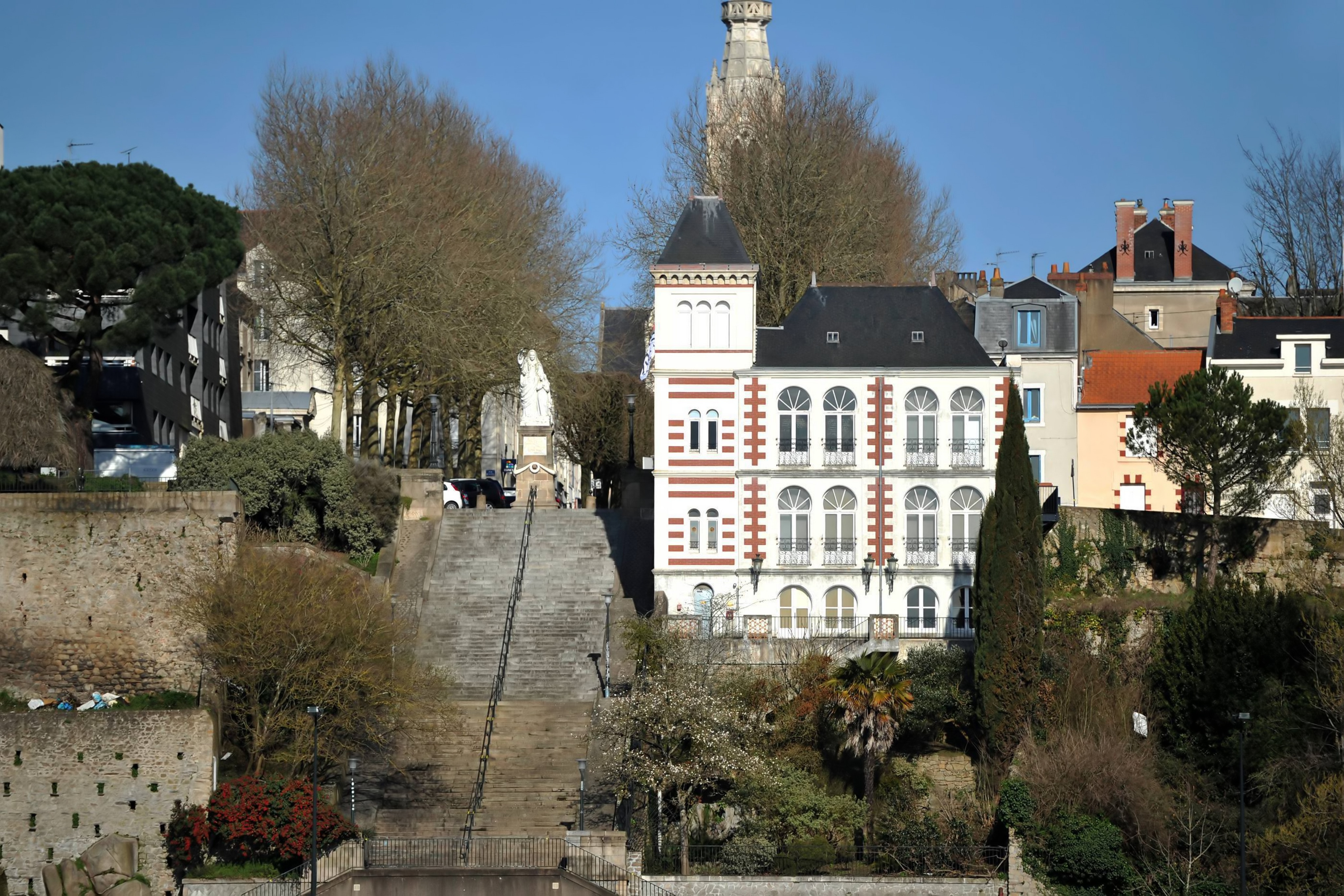Quartier Sainte-Anne à Nantes, charme et vue sur la Loire