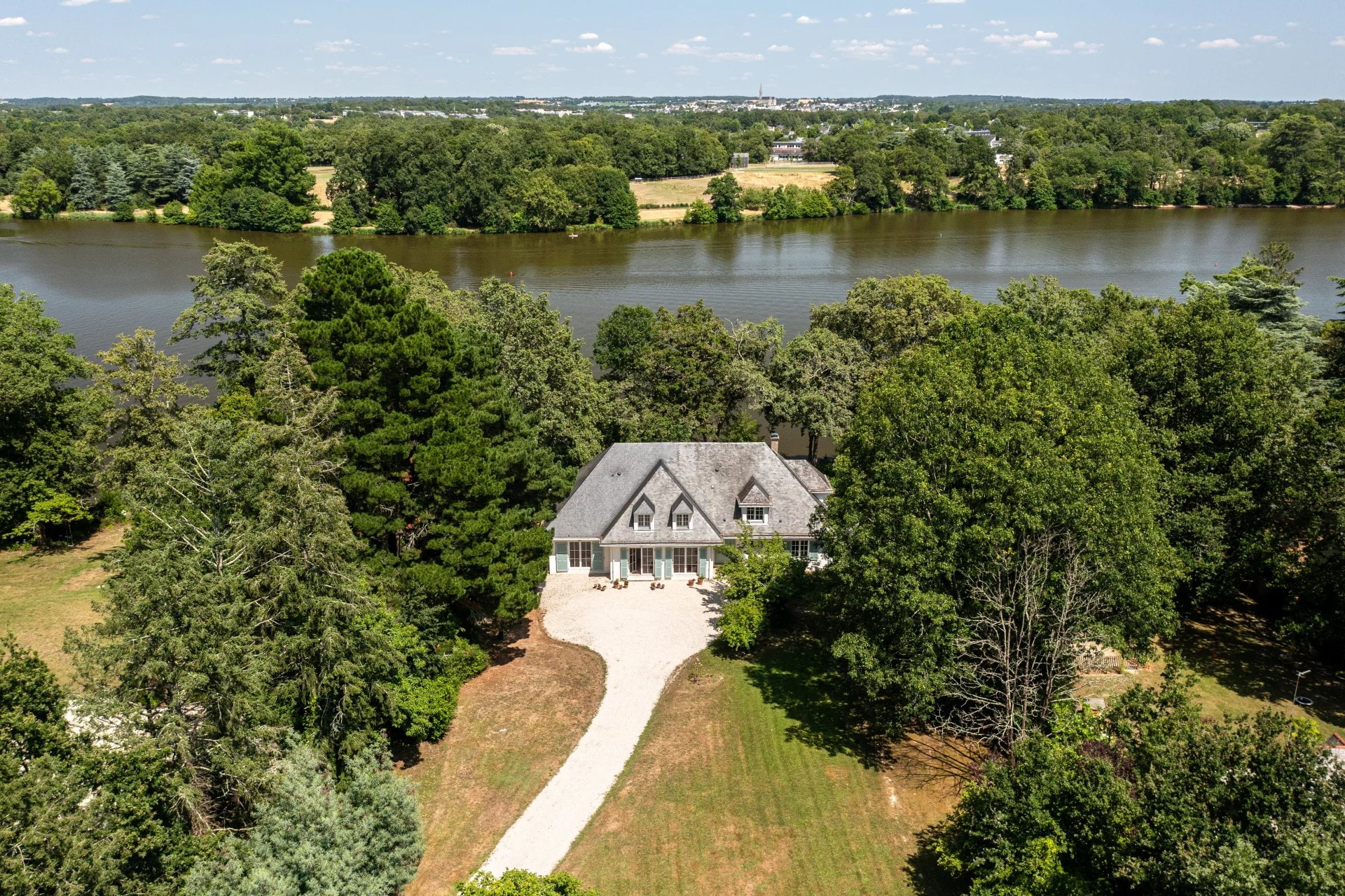 Maison au bord de l'Erdre à la Chapelle sur Erdre