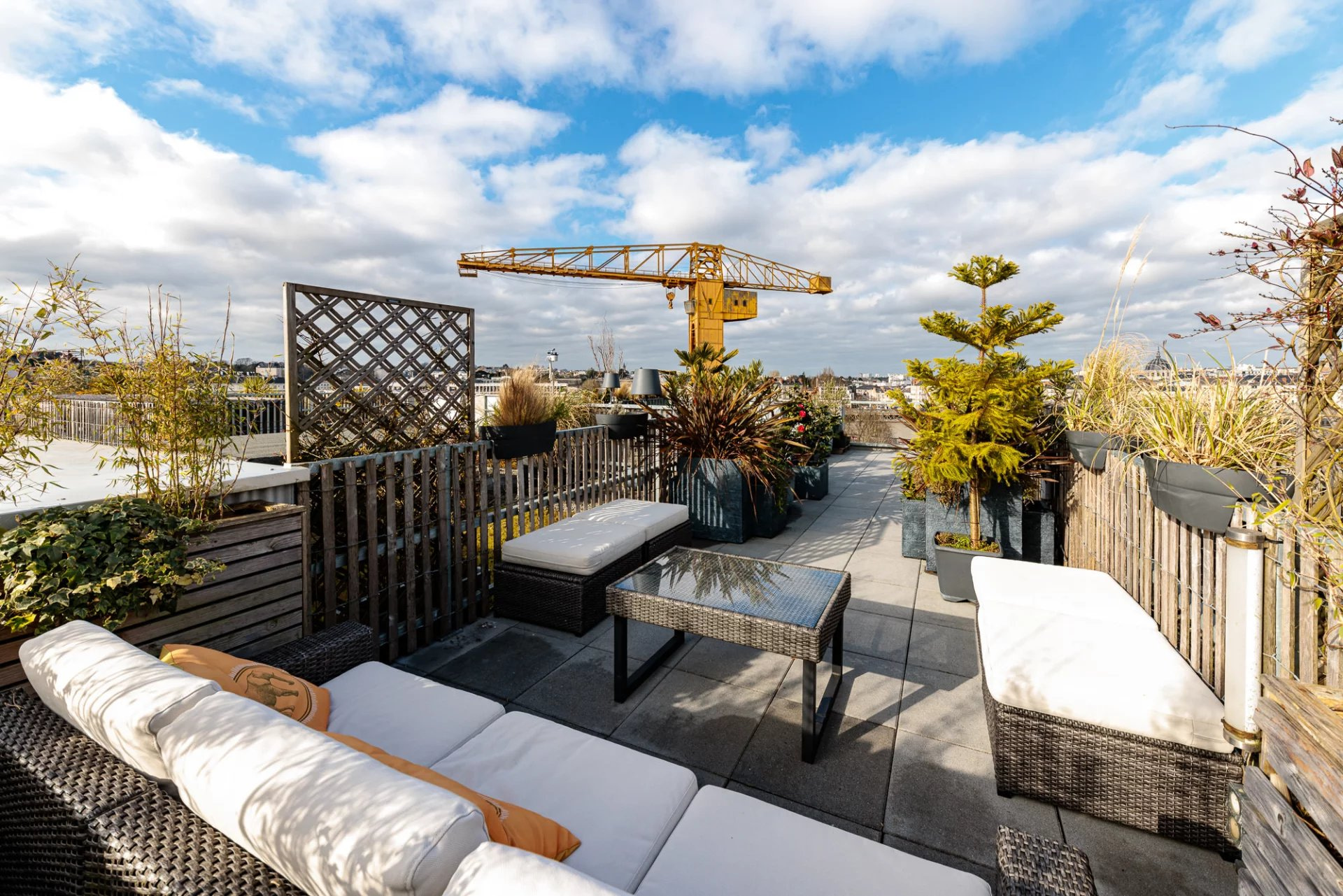 appartement au dernier étage d'une résidence récente avec vue Loire à Nantes