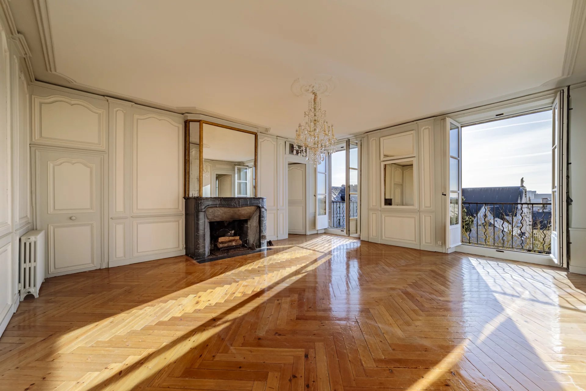 Appartement de réception en dernier étage en centre-ville de Nantes