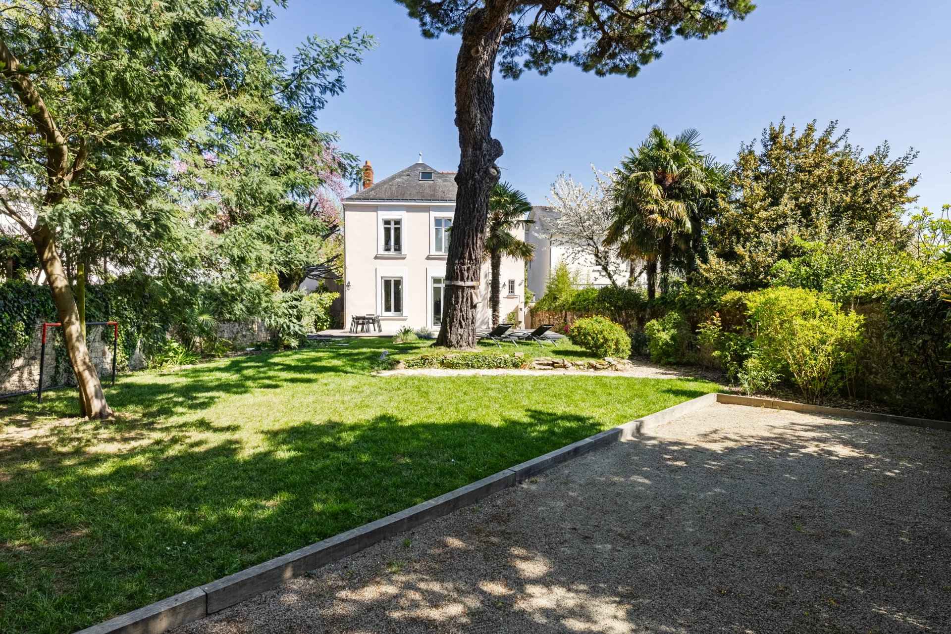 Maison nantes avec grand jardin 