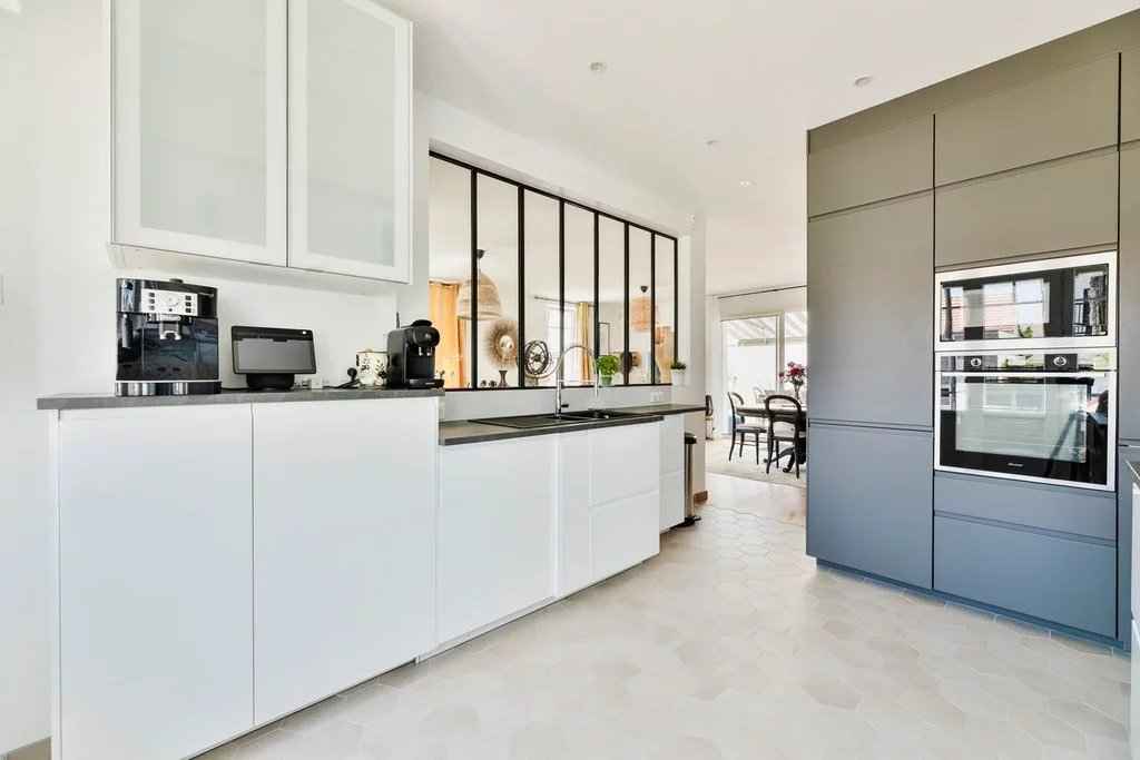 Belle cuisine lumineuse