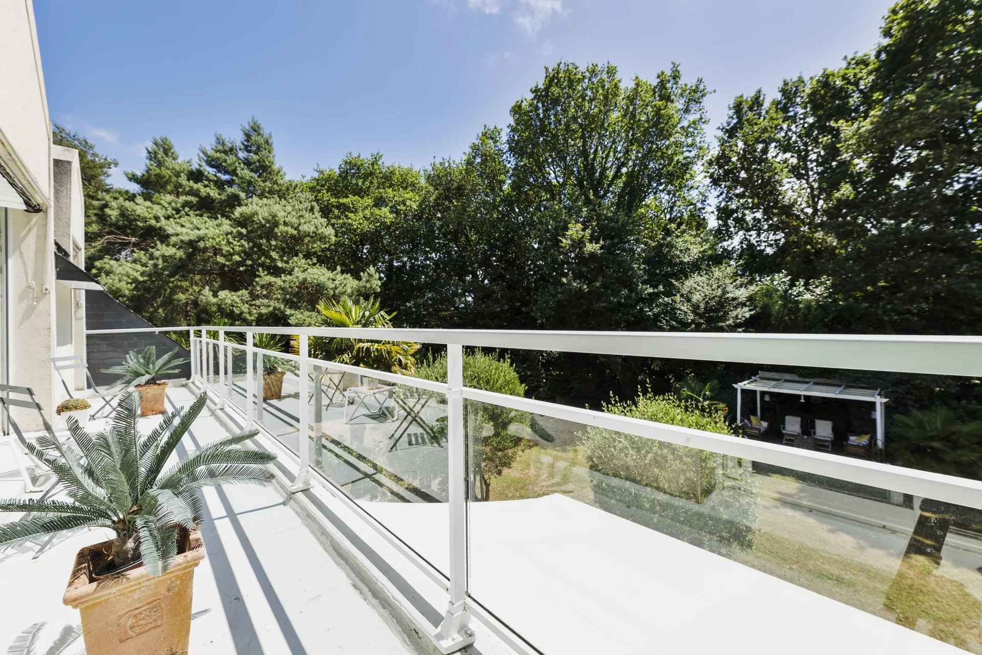 Grande terrasse vue sur jardin Guérande