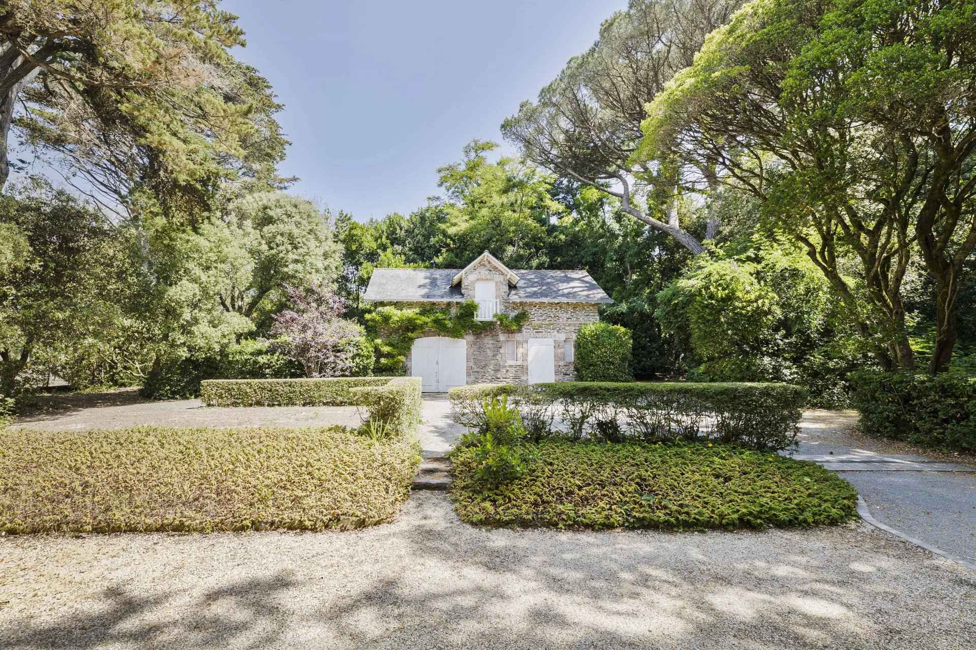 Villa avec terrain face à la mer