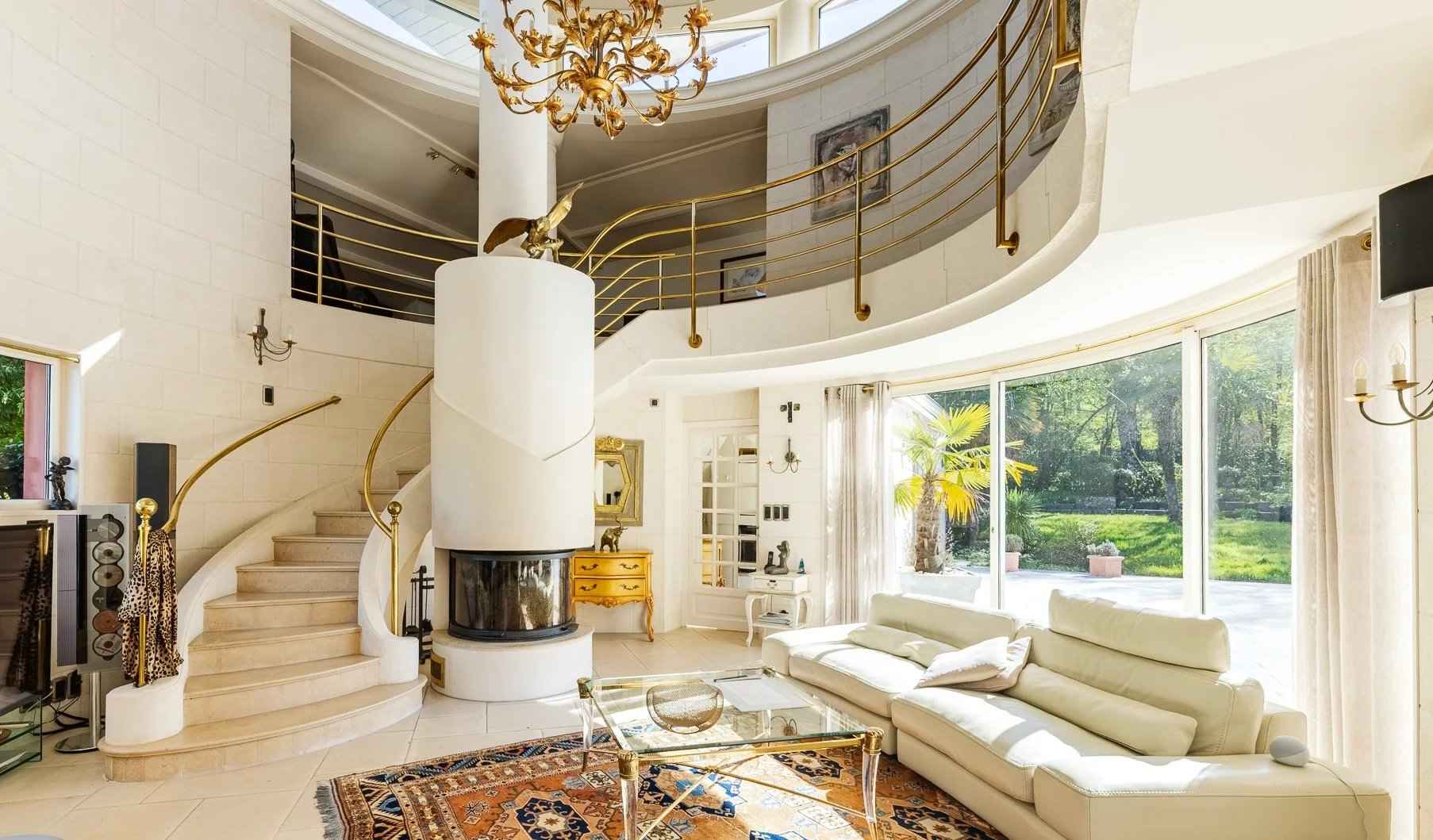 B0df91333d34552bb3693e4d331f1dc7 9959924232 1806 original - Attribut alt par défaut.