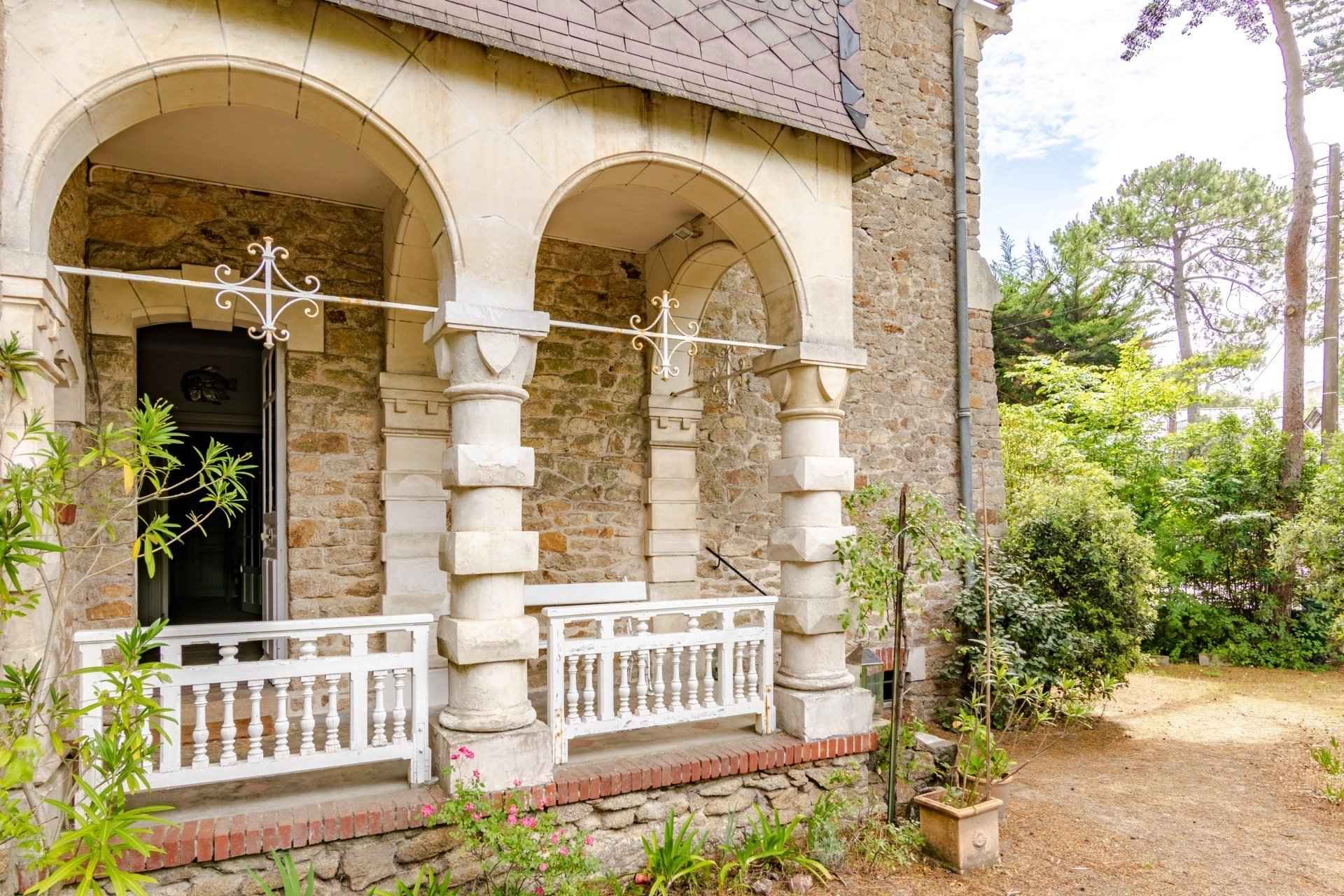 19f580f3049d14a60b028c09d0ee55f7 aed453ef99 1920 original - Attribut alt par défaut.