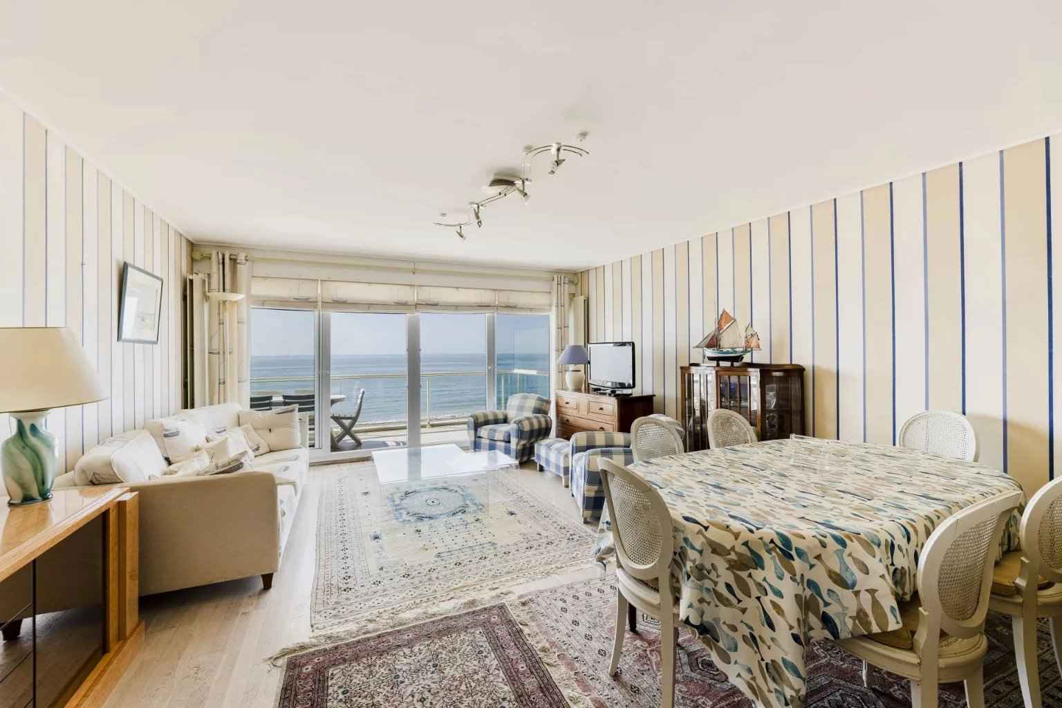 Bel appartement face mer