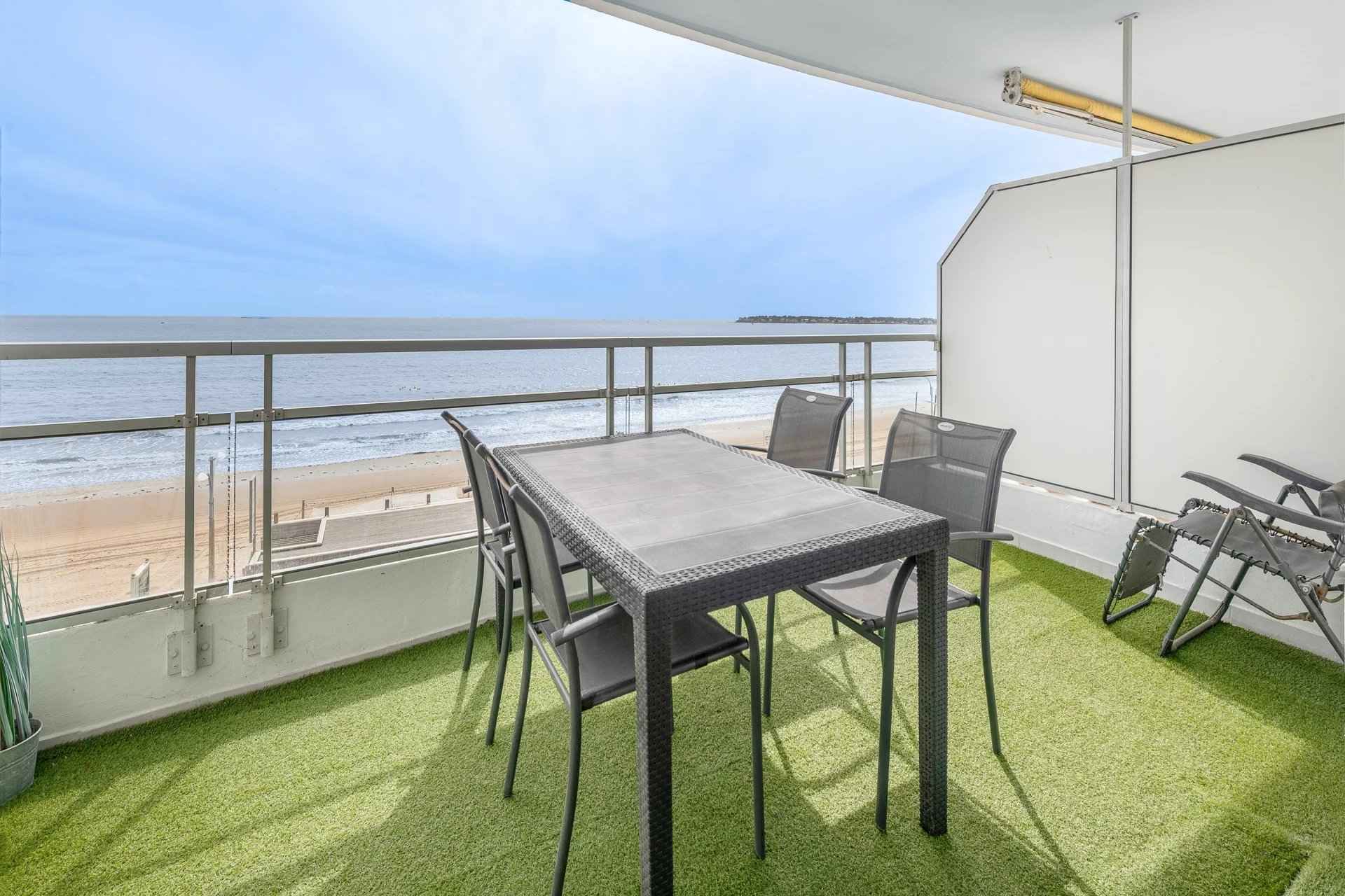 Terrasse face à la mer LA BAULE