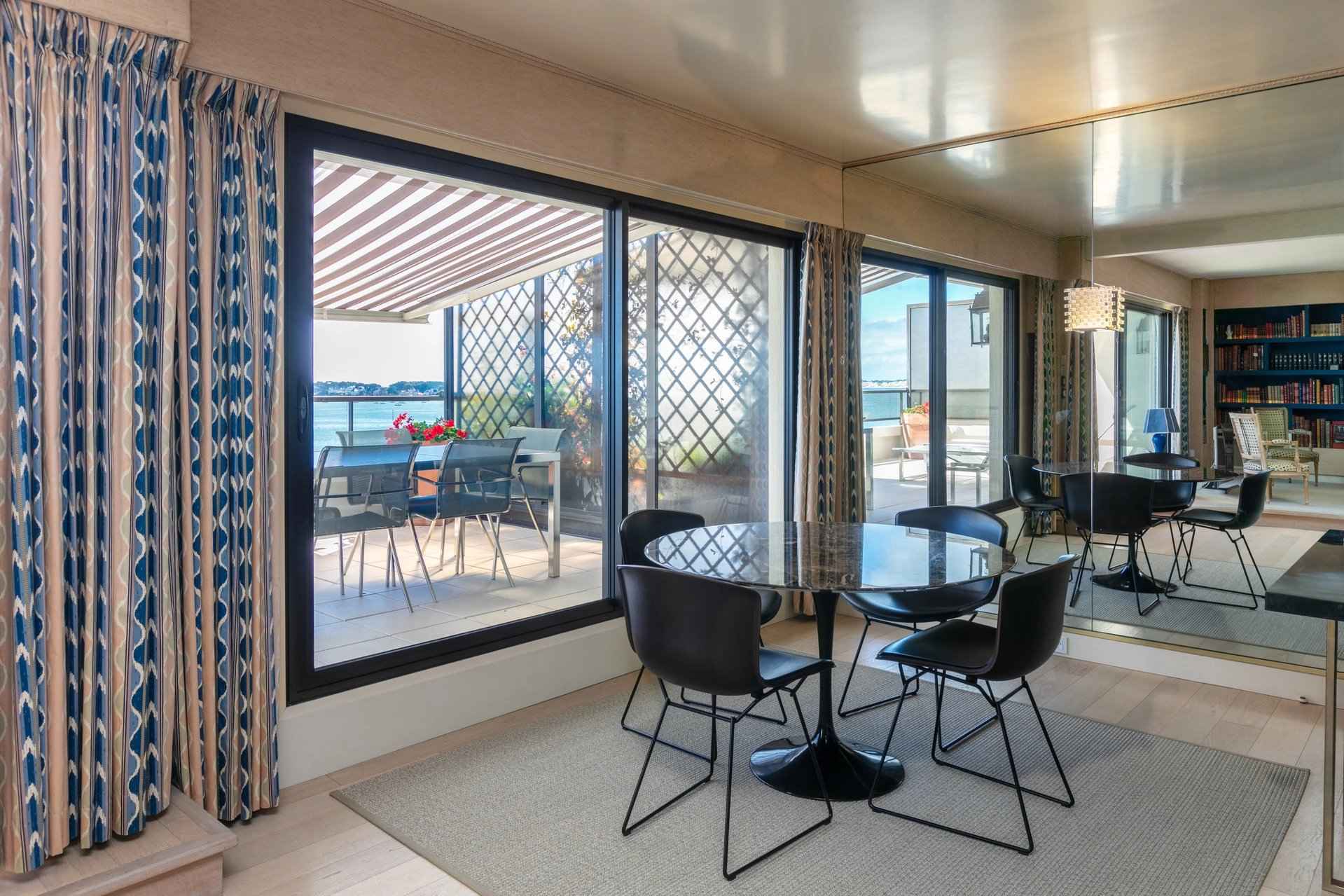 Dfd4e6dc3b8c6293157f2a034157c34c 11e3dcfa12 1919 original - Attribut alt par défaut.