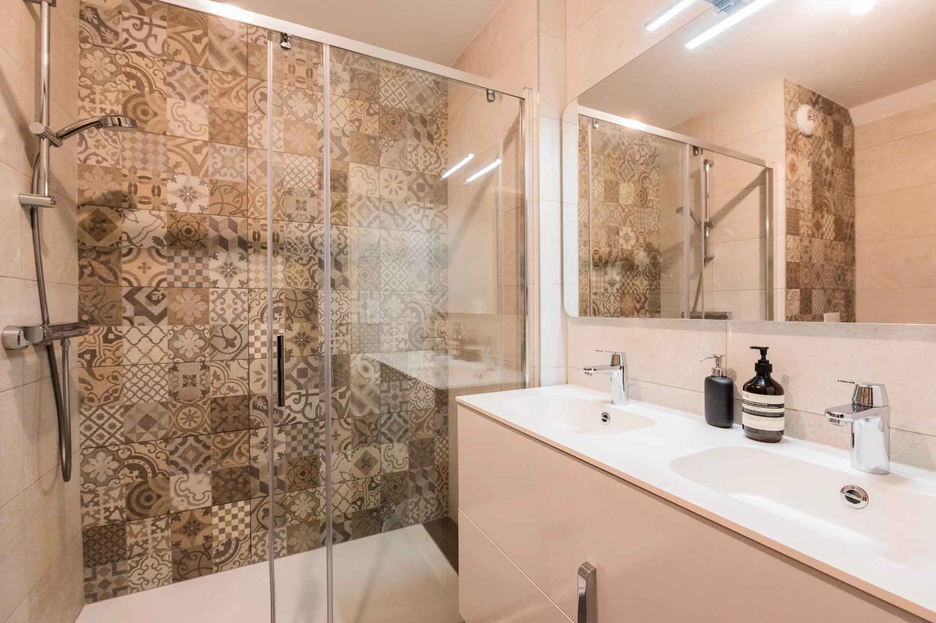 9802ffde80452efa90123e5dfde90459 1ca06b9f0d 1920 original - Attribut alt par défaut.