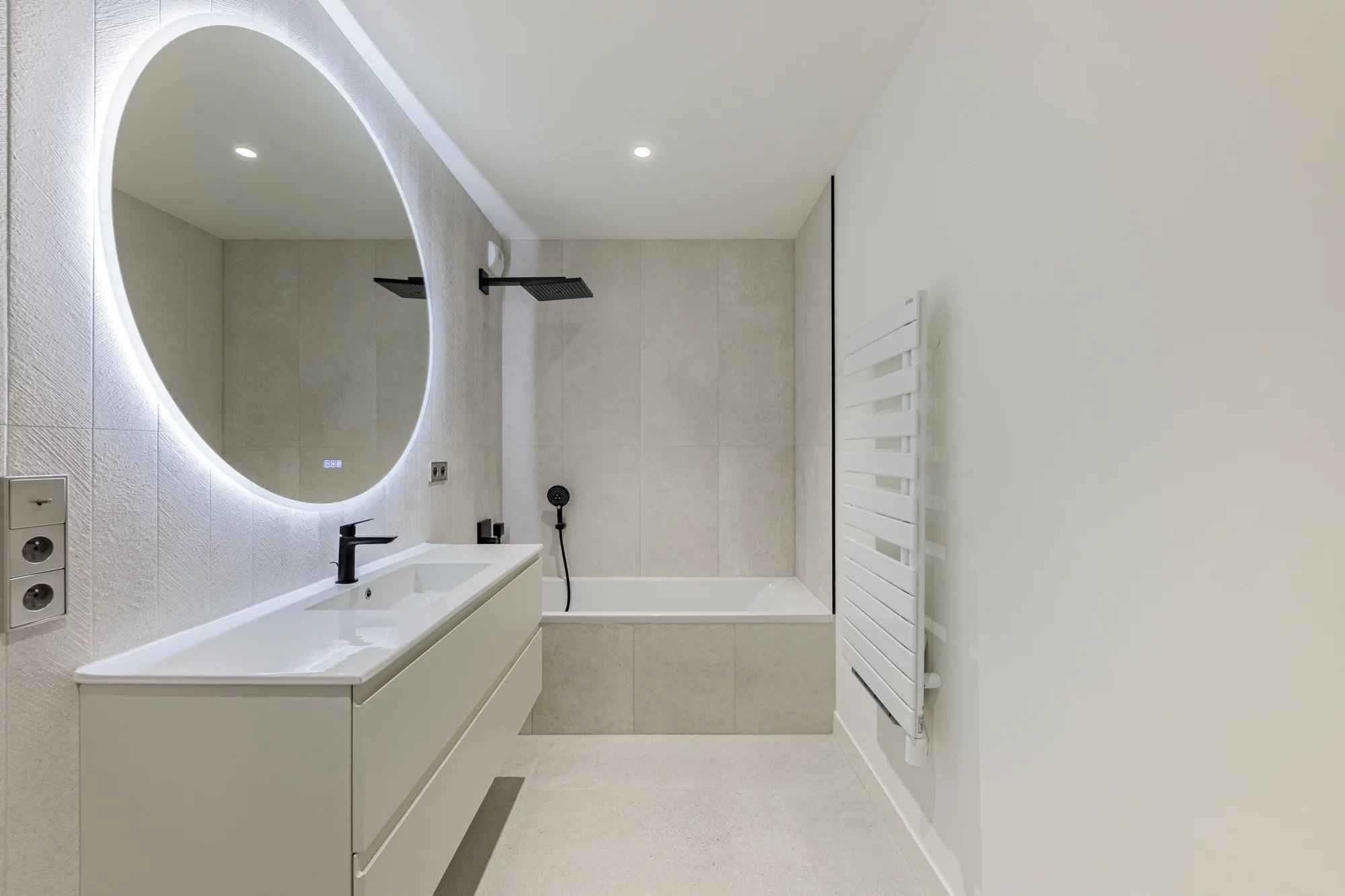 4c3bf5a7b93119053ff88ecbd18f0eb5 059a015077 2000 original - Attribut alt par défaut.