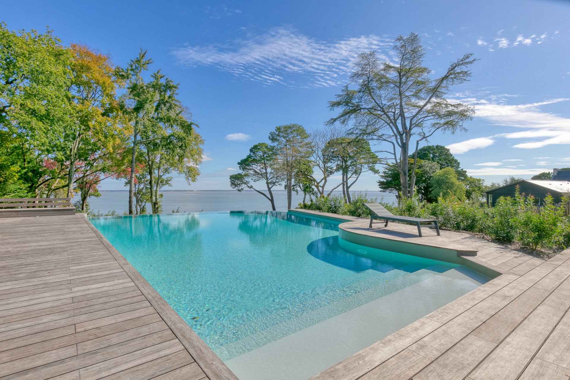 Villa avec piscine face à la mer