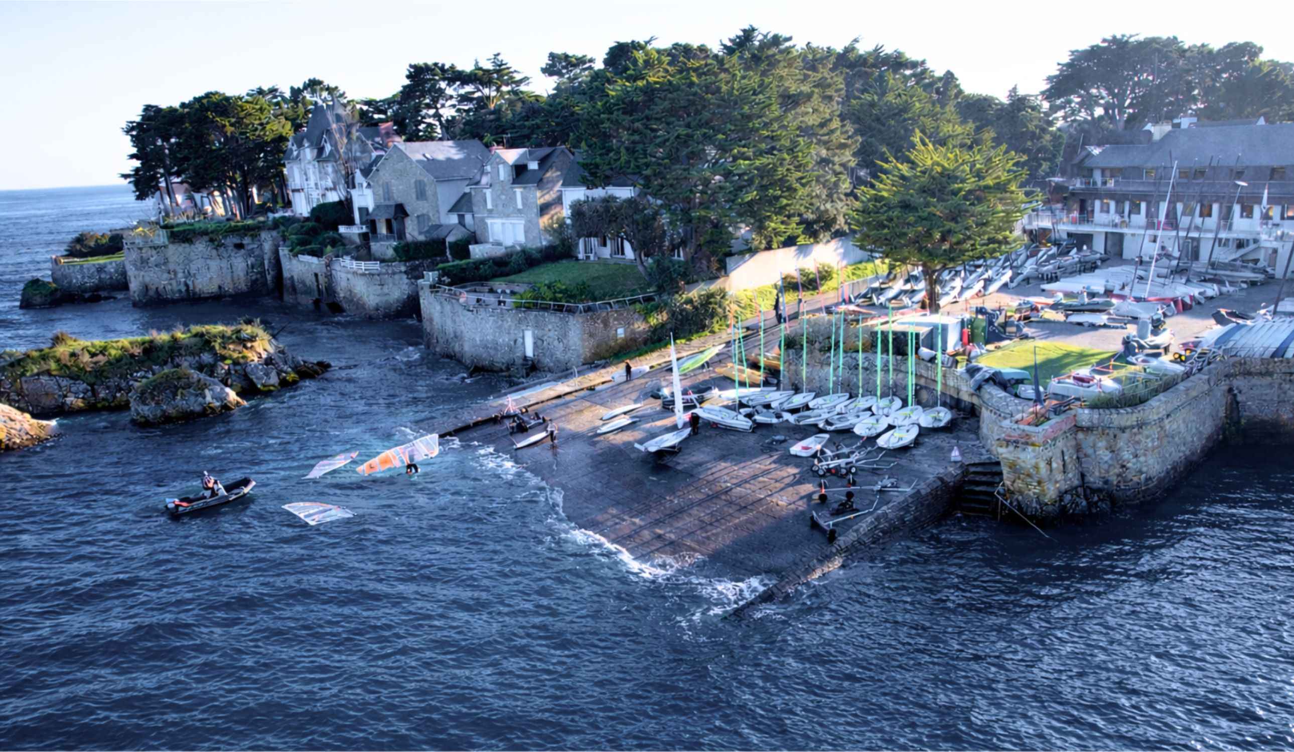 E%cc%81cole%20de%20voile%20 %20drone - Attribut alt par défaut.