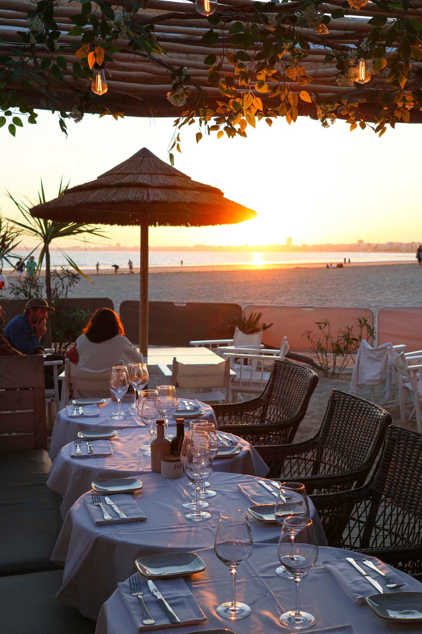 Nina%20a%20la%20plage%20de%20nuit - Attribut alt par défaut.