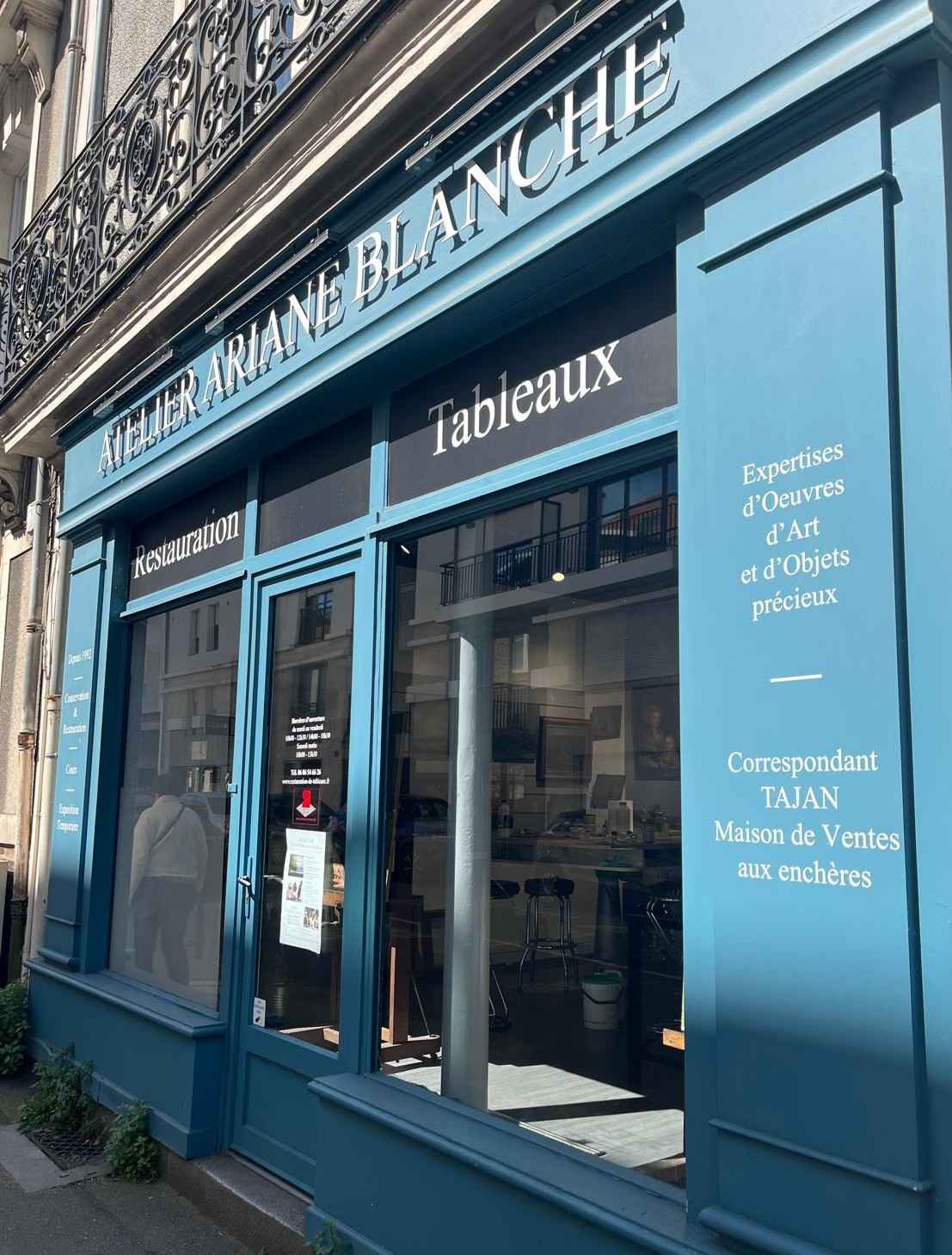 Ariane%20blanche%20atelier - Attribut alt par défaut.