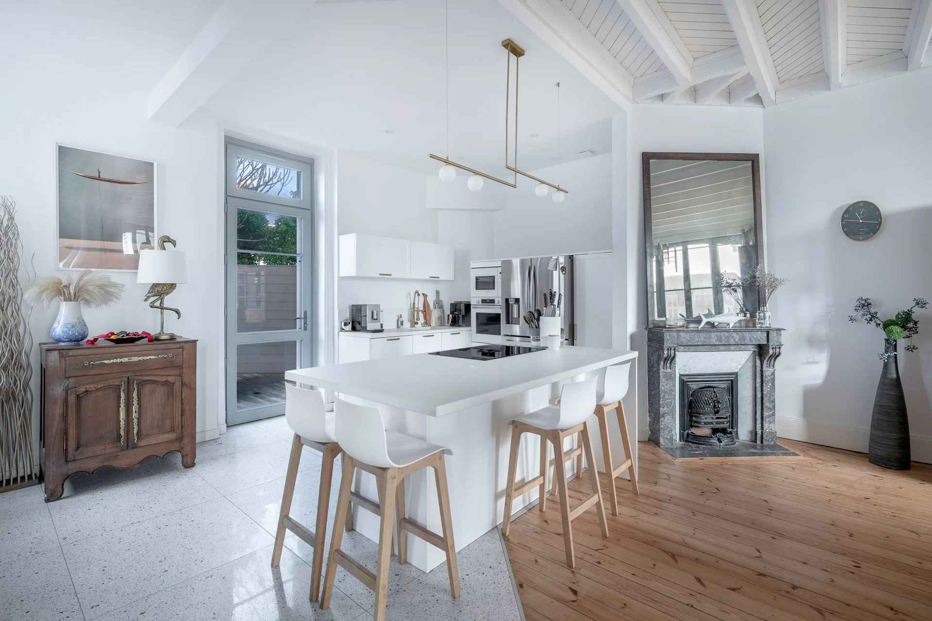 Belle pièce de vie avec cheminée Le Croisic