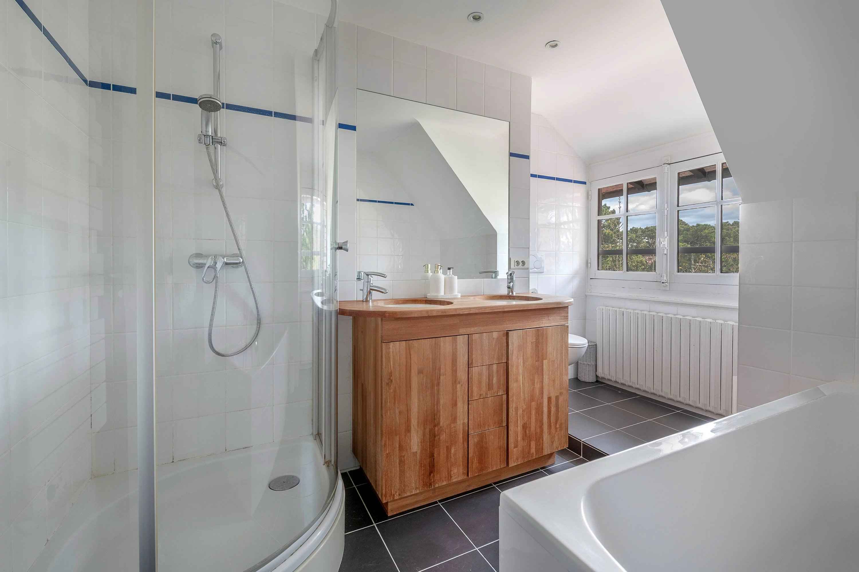 5c4823d359f1810b486ba55f4aa0e8af 89114a13e2 3000 original - Attribut alt par défaut.