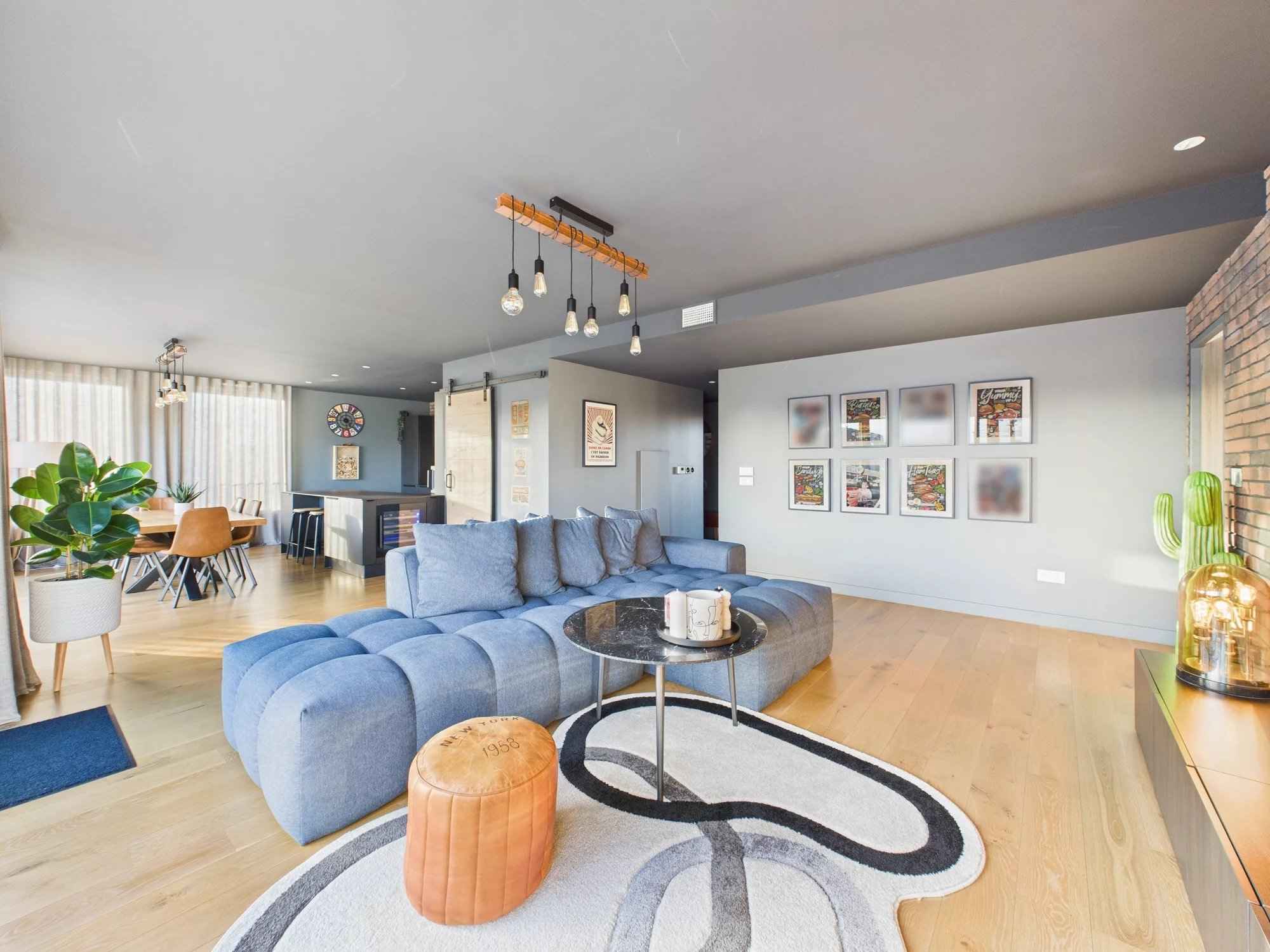 20d1a17f84dd7483a705295952f73289 5d23963f93 2000 original - Attribut alt par défaut.