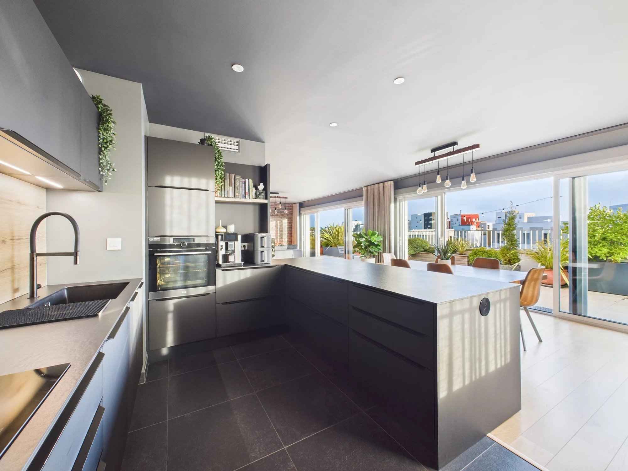 33bcd90a26014f9b57a9147483b27c35 1c45388677 2000 original - Attribut alt par défaut.