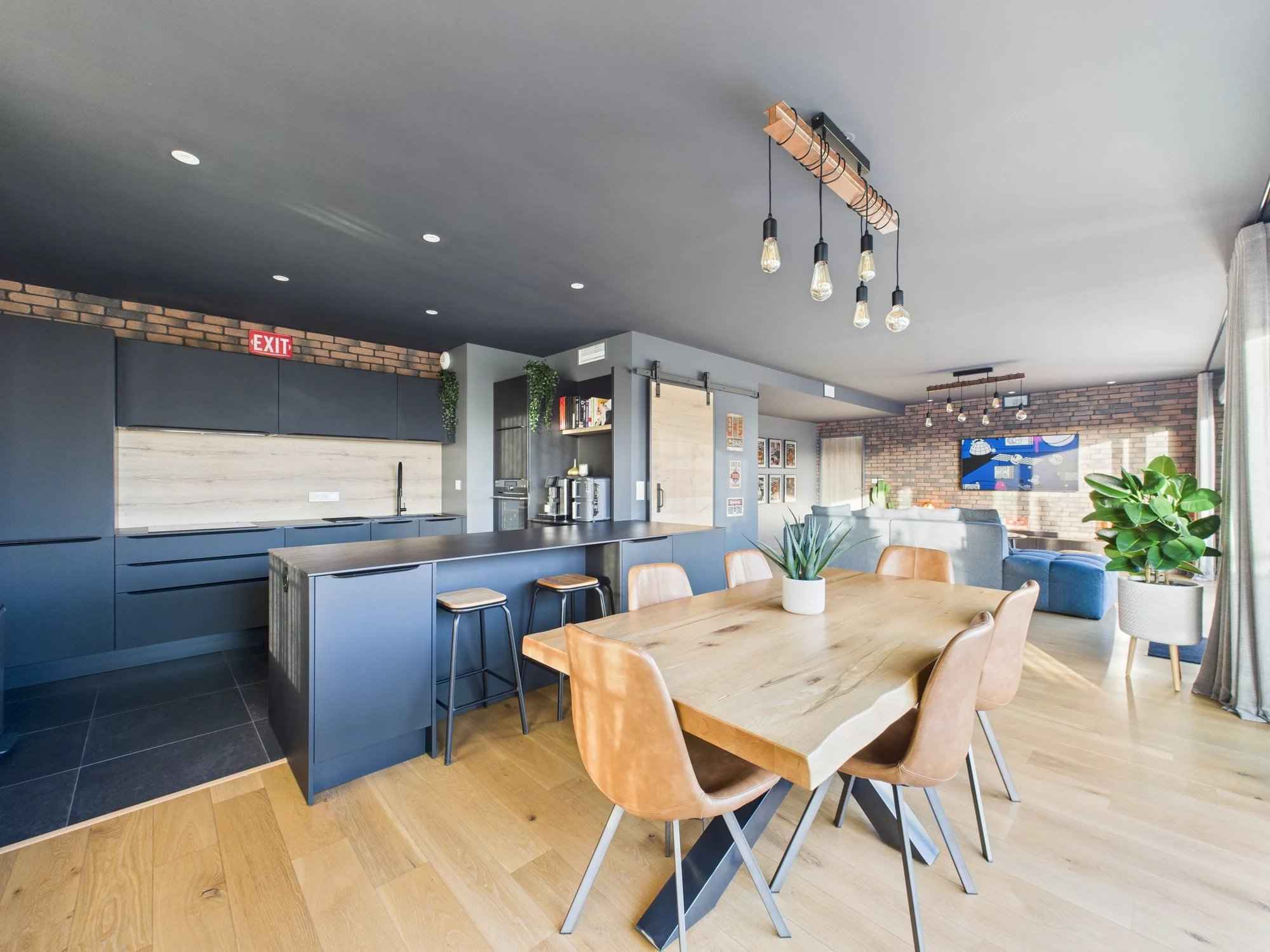 980003585dbe0679070f3c6d47ea2719 f84d56c62b 2000 original - Attribut alt par défaut.