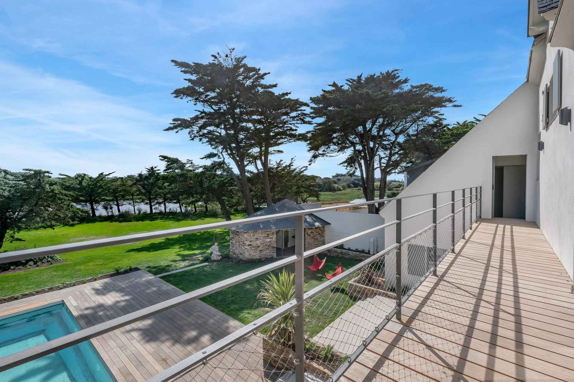 Villa avec grand jardin