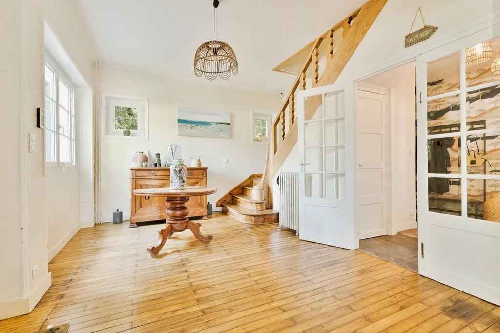 Bel escalier en bois La Baule