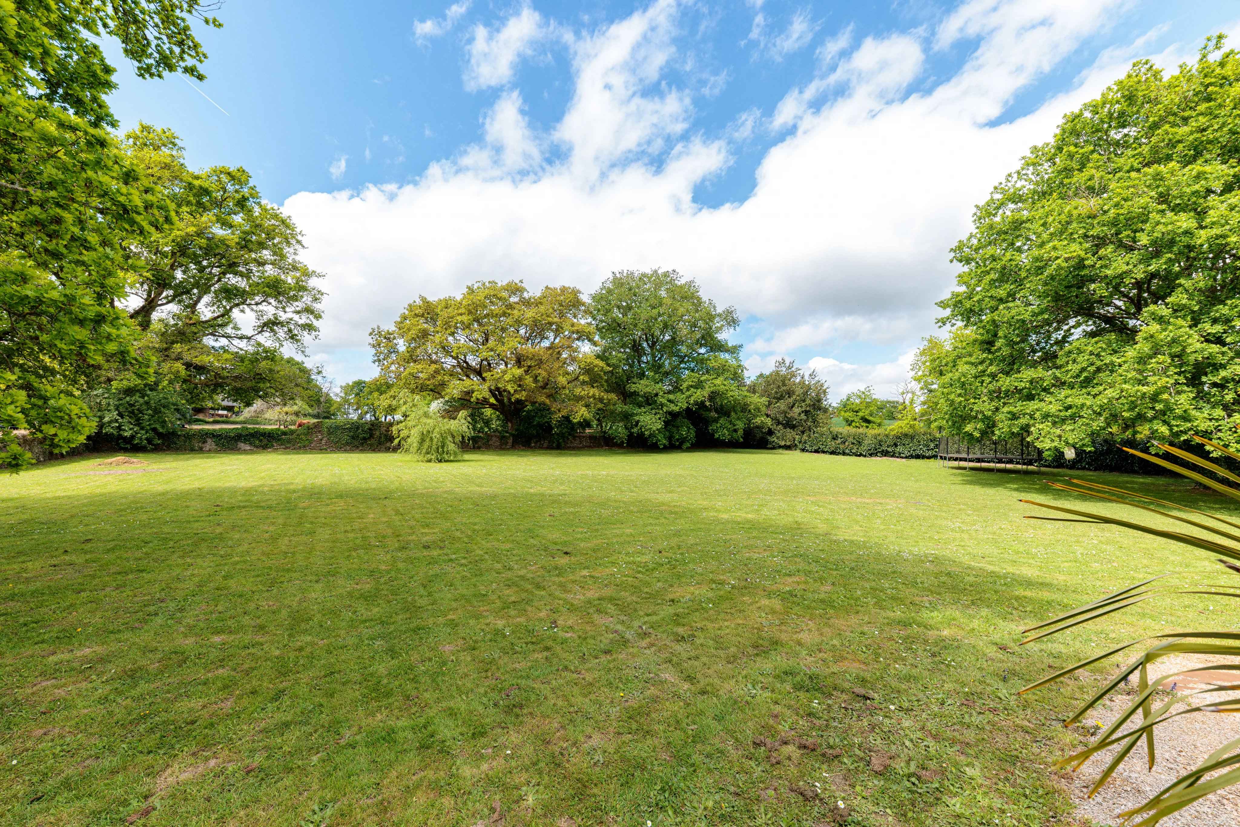 Domaine de 1,4 hectare avec pré et piscine Nantes 
