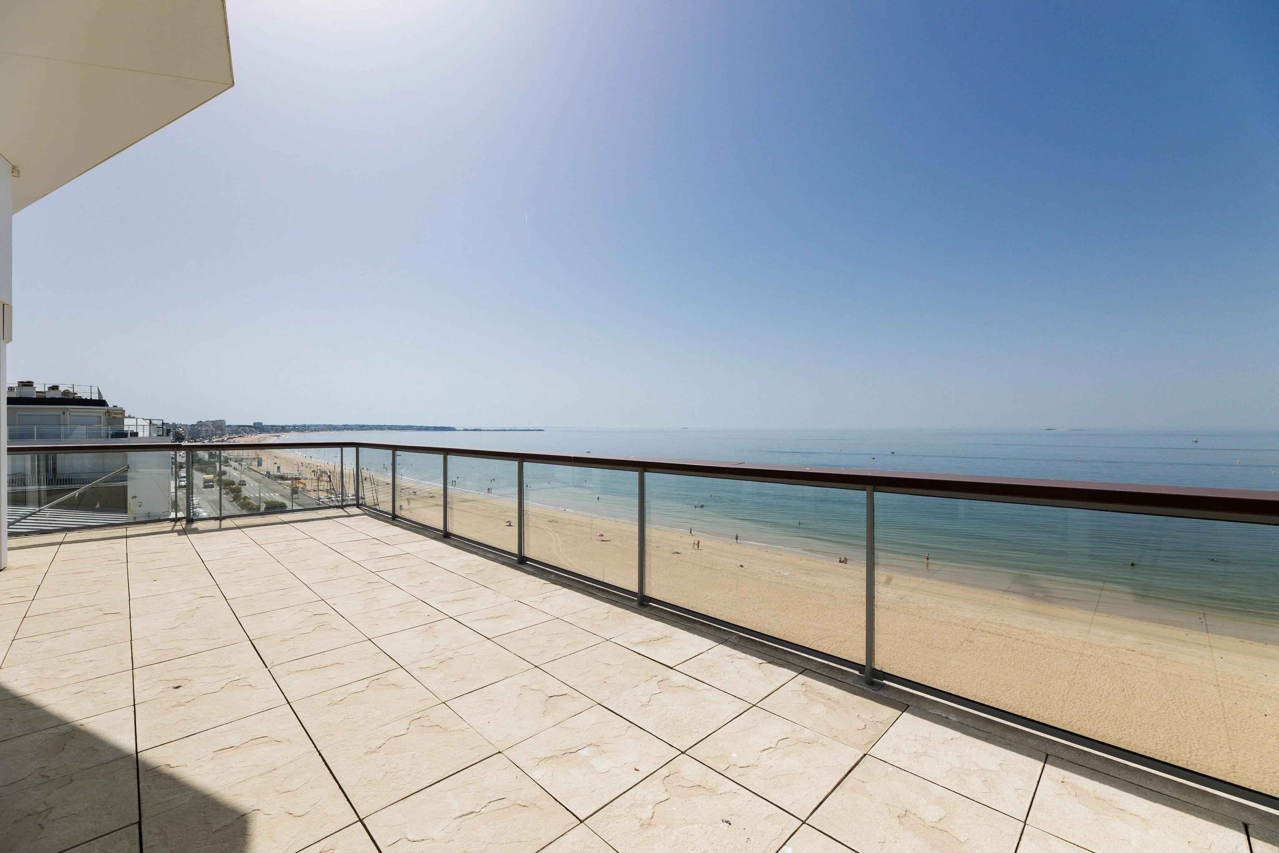 Grande terrasse face mer LA BAULE