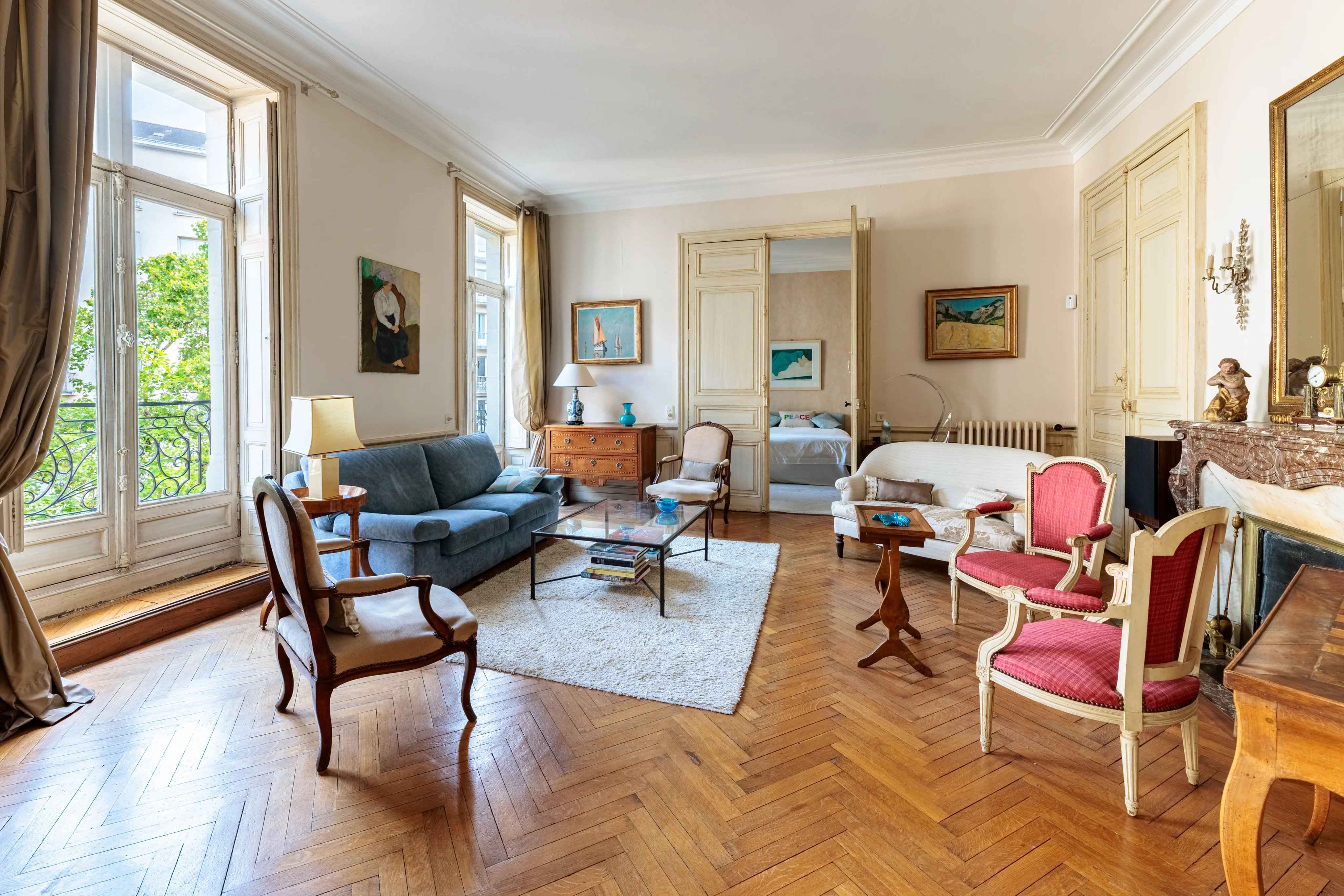 Appartement moulures, parquet et cheminé Nantes Copernic 