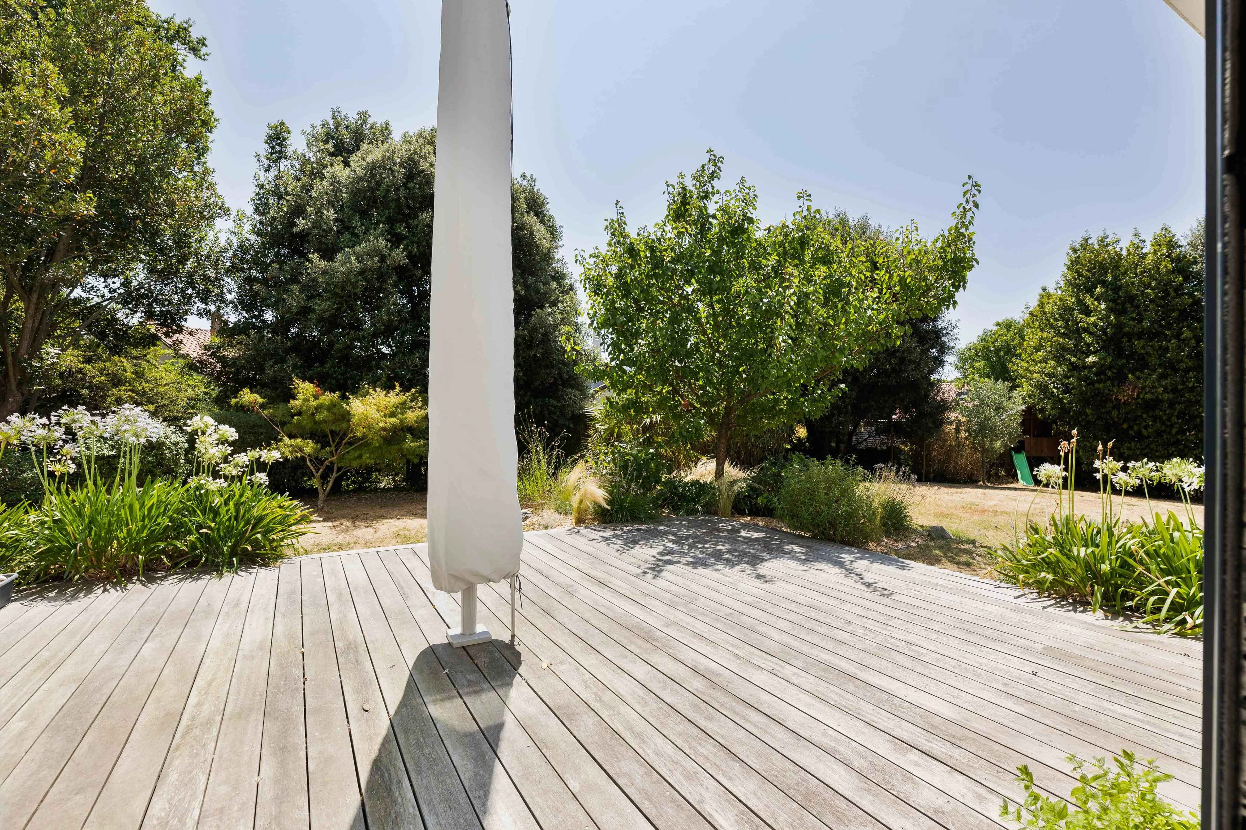 Grande terrasse et jardin maison Pornichet