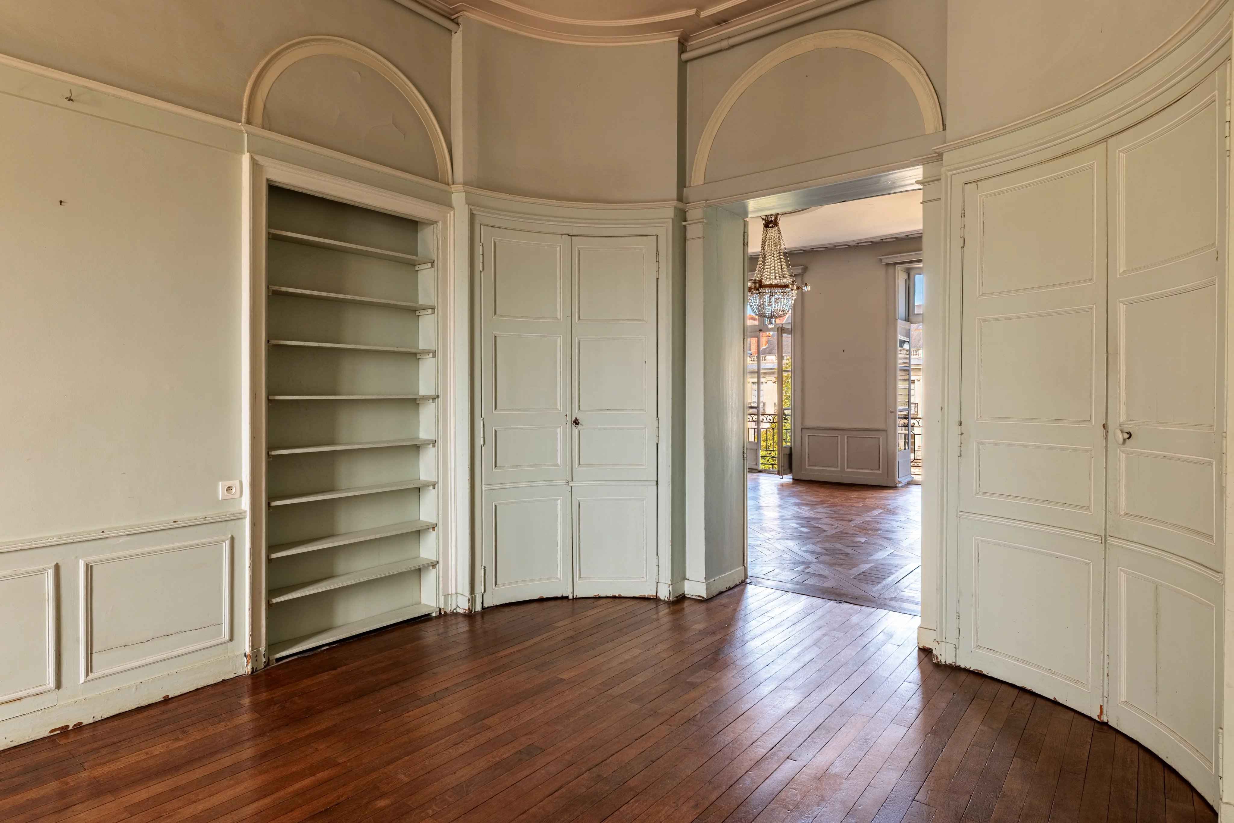 Appartement moulures et parquet Cours Cambronne